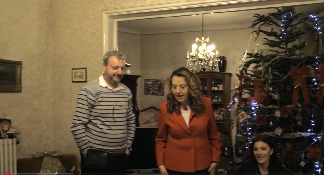 Imagini din apartamentul în care a locuit Horia Moculescu. Locuința se află lângă Parcul Cișmigiu