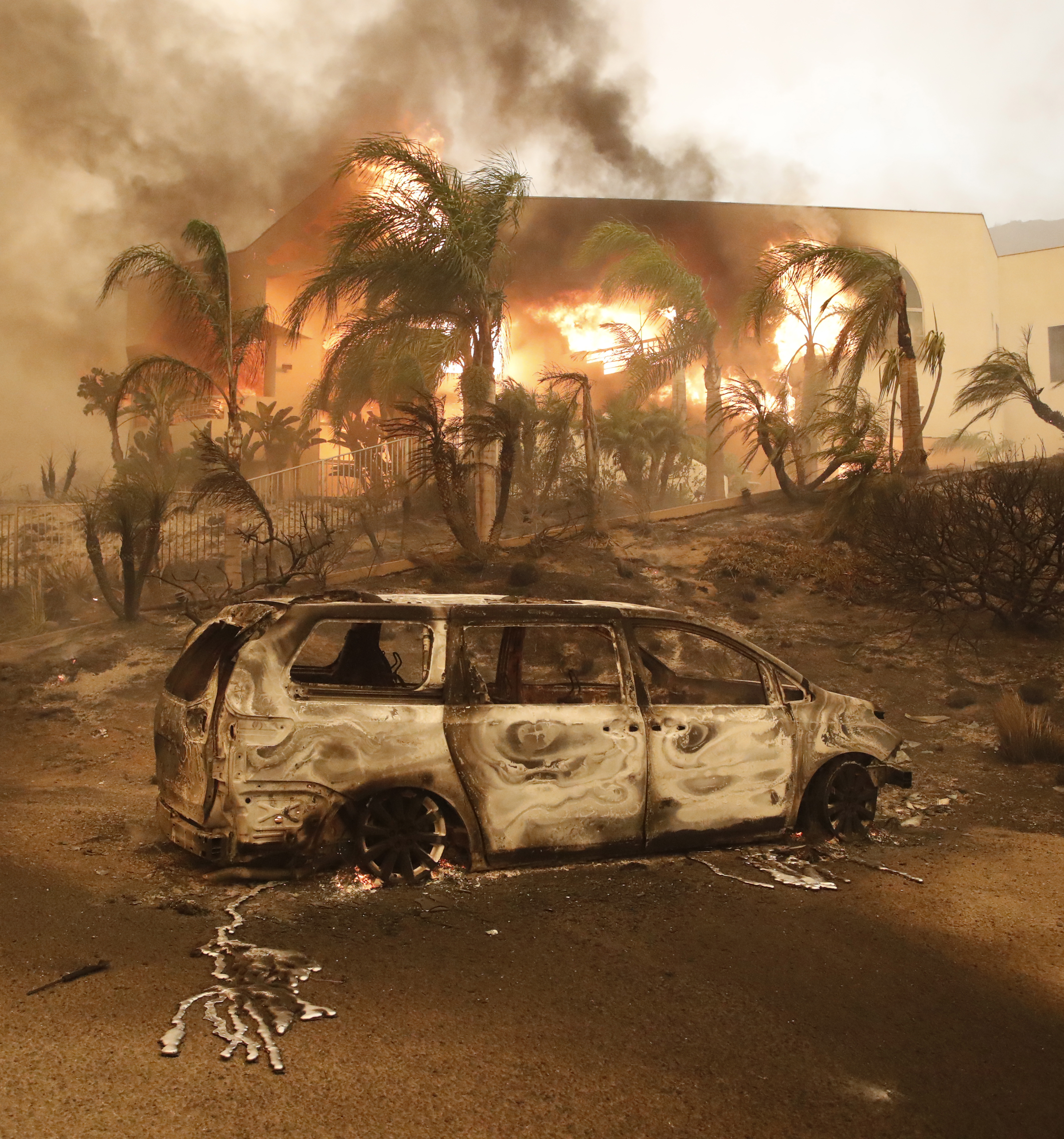 Cele mai devastatoare incendii din istoria Californiei. Peste 30 de morți și sute de persoane date dispărute
