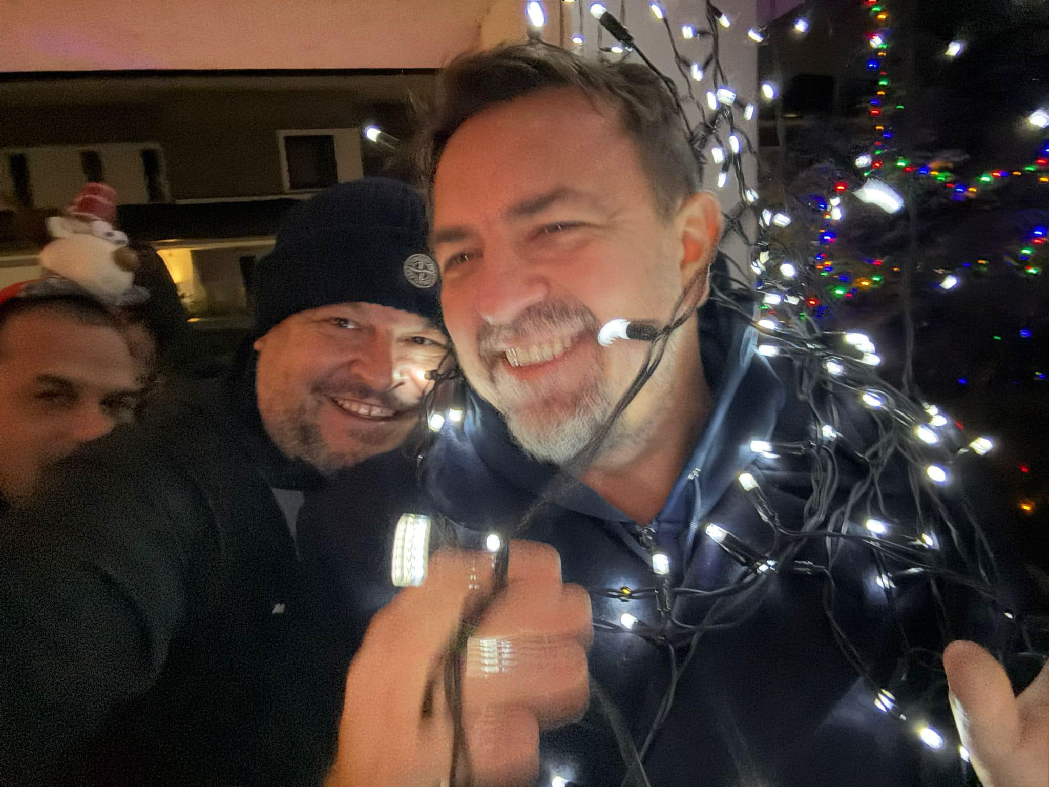 Câți bani a dat Mihai Bobonete la lăutari de ziua magicianului Robert Tudor. Distracție pe muzica Tarafului de la Vărbilău