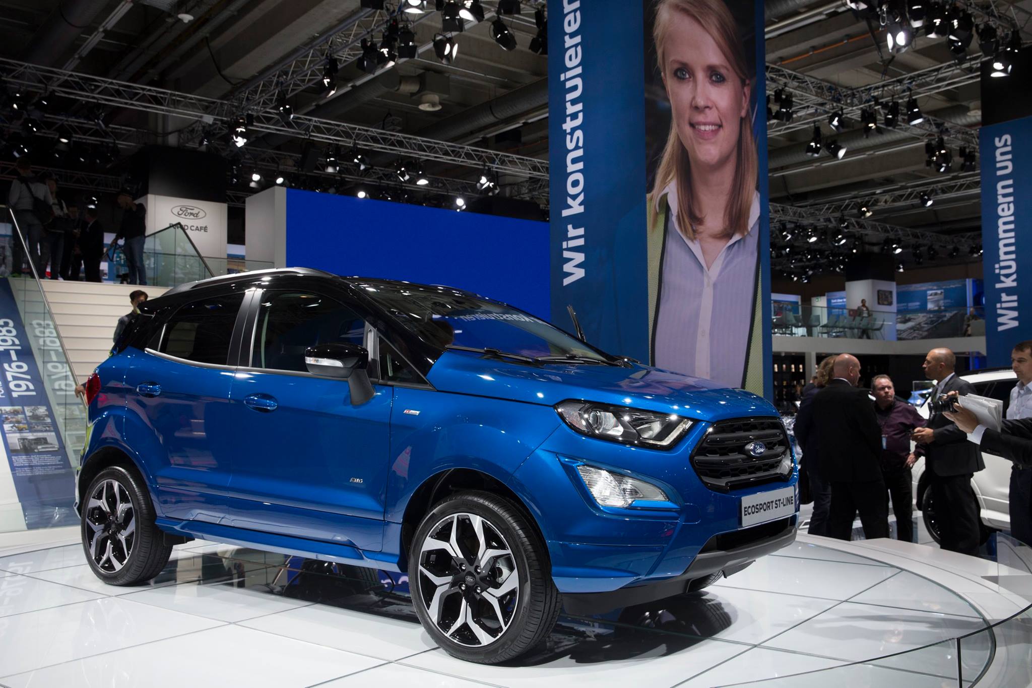 Klaus Iohannis a testat noul Ford EcoSport, cu Simone Tempestini, campionul României la raliu. Președintele, la un pas de a lovi o bordură | FOTO ȘI VIDEO