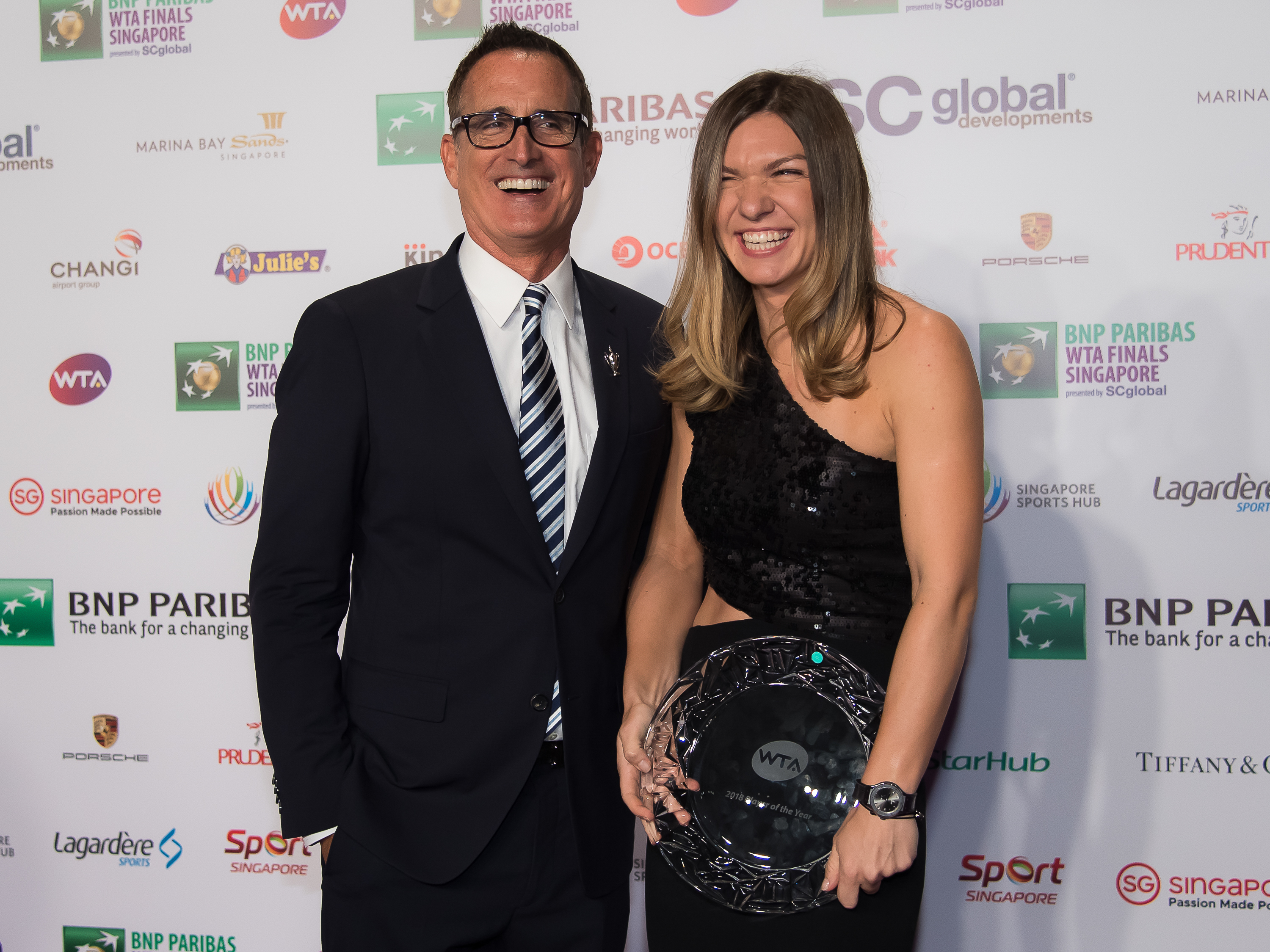 FOTO/ Simona Halep, apariție de senzație la Singapore, după ce a fost desemnată cea mai bună jucătoare a anului