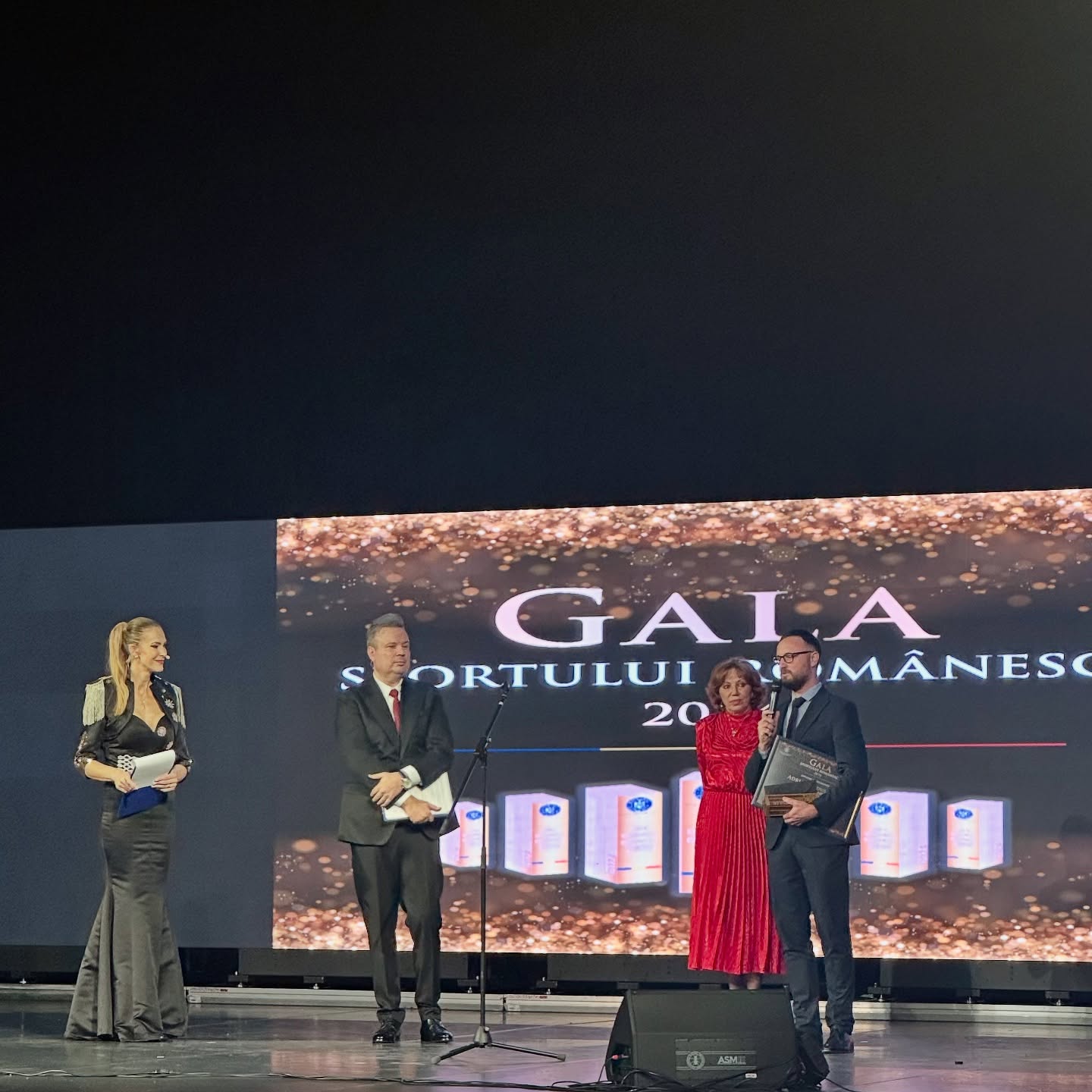 Ilie Năstase a urcat cu un scaun pe scenă la Gala Sportului. Gestul făcut înainte să îi înmâneze premiul Simonei Halep