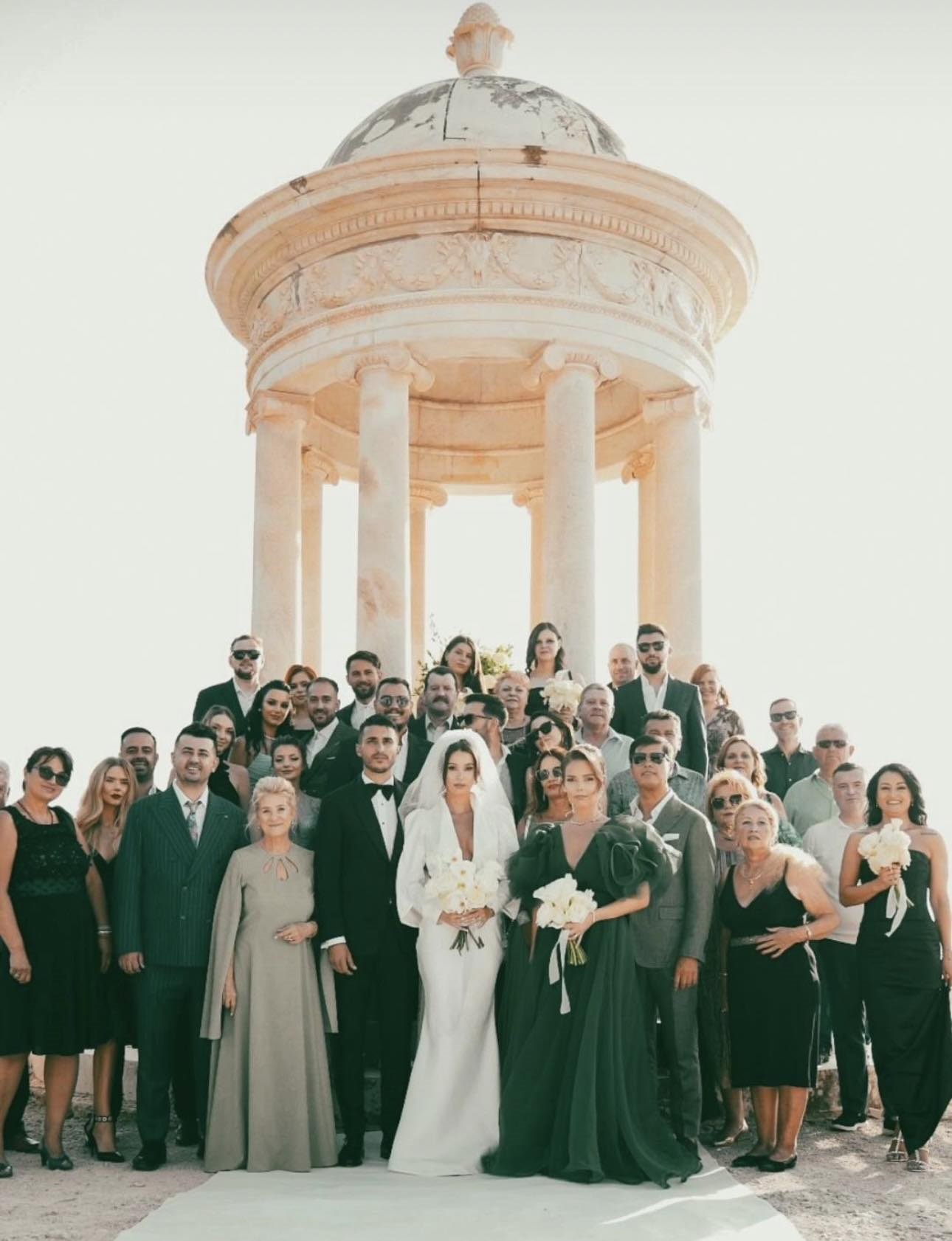 Ana Maria Barnoschi s-a căsătorit religios în Palma de Mallorca. Cum au arătat cele trei rochii de mireasă, dar și decorurile de ceremonie