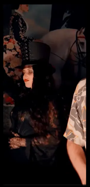 Cum s-a costumat Delia de Halloween. Artista, aproape de nerecunoscut într-un club din Capitală