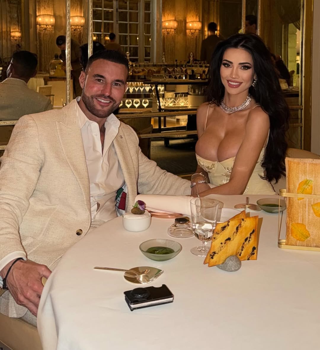 Imagini din casa în care Andreea Sasu și Philipp Plein locuiesc. Doar în filme mai vezi așa ceva