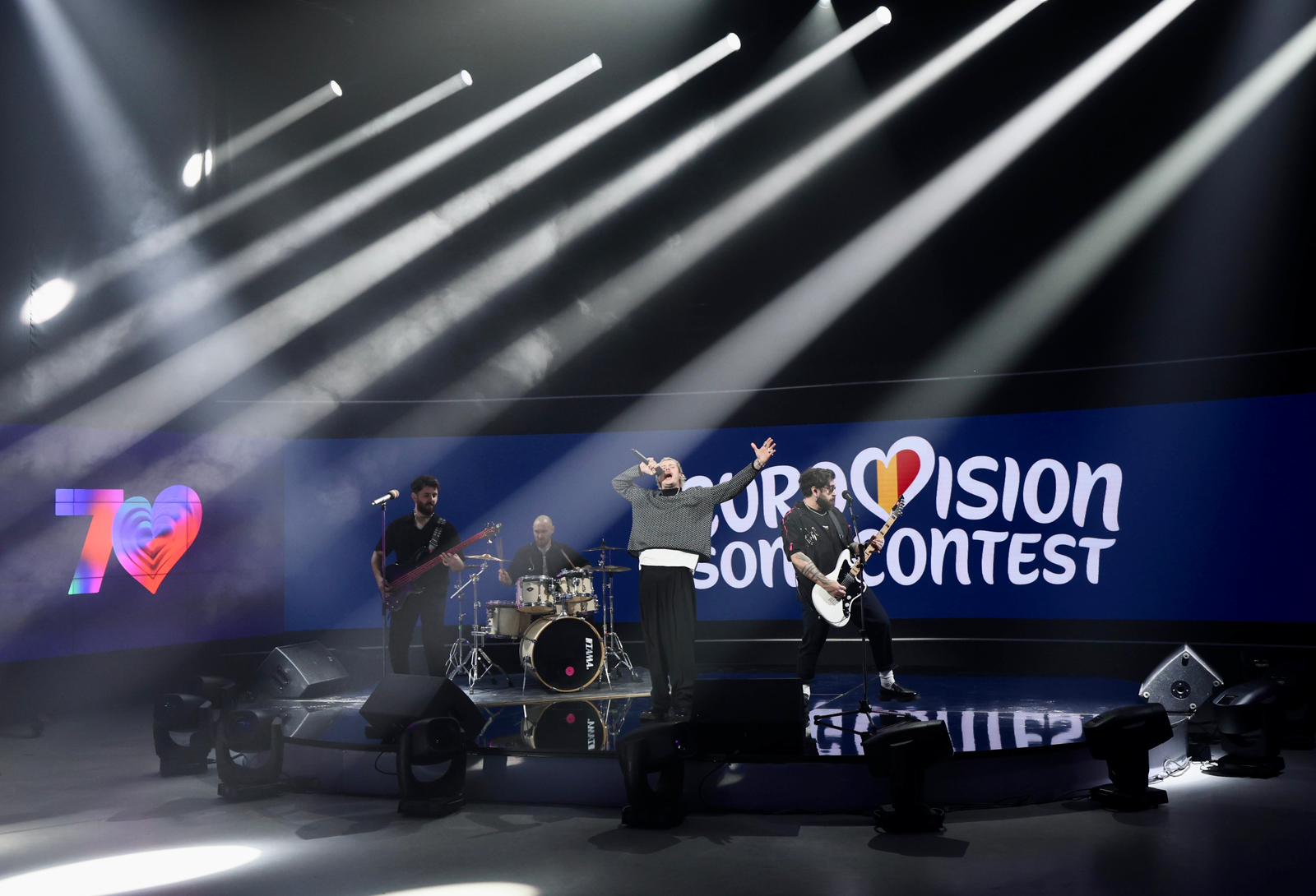 De la Survivor, pe scena Eurovision România 2026: „Am făcut foamea în junglă”. Cum sună melodia „Dor”, de la HVNDS