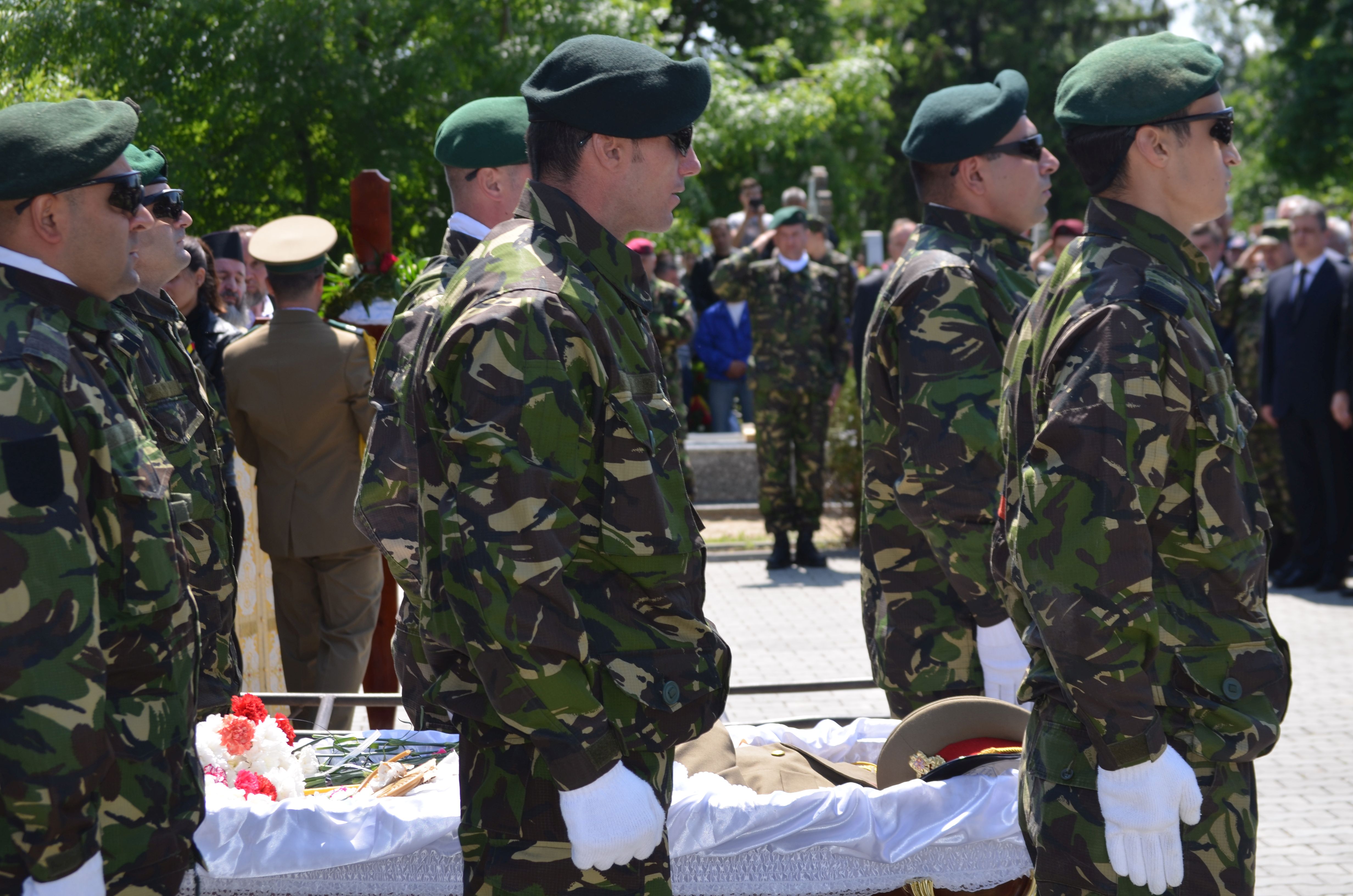 Eroii căzuți în Afganistan au fost înmormântați azi la Buzău