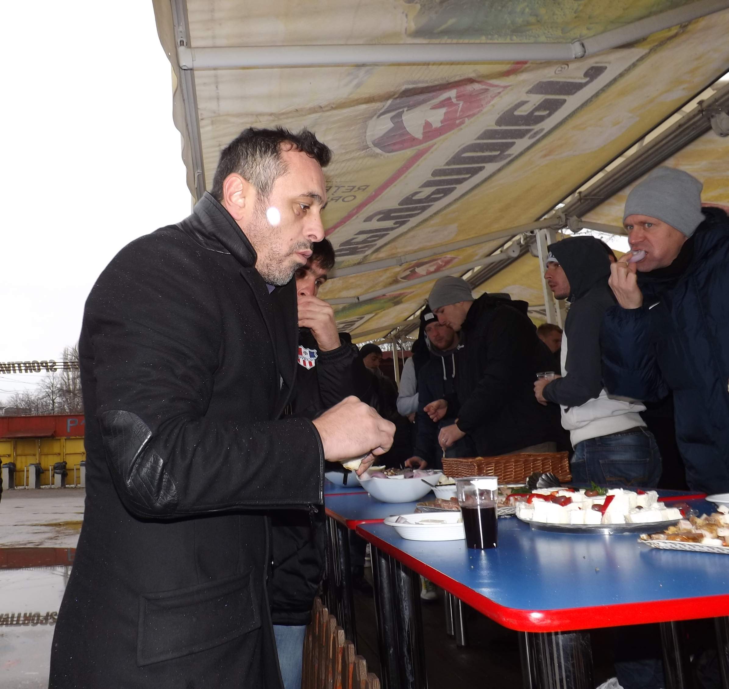 Oțelarii au tăiat porcul, dar cu atenție la siluetă! Selymes dă amenzi de 500 euro pe kilogram în plus