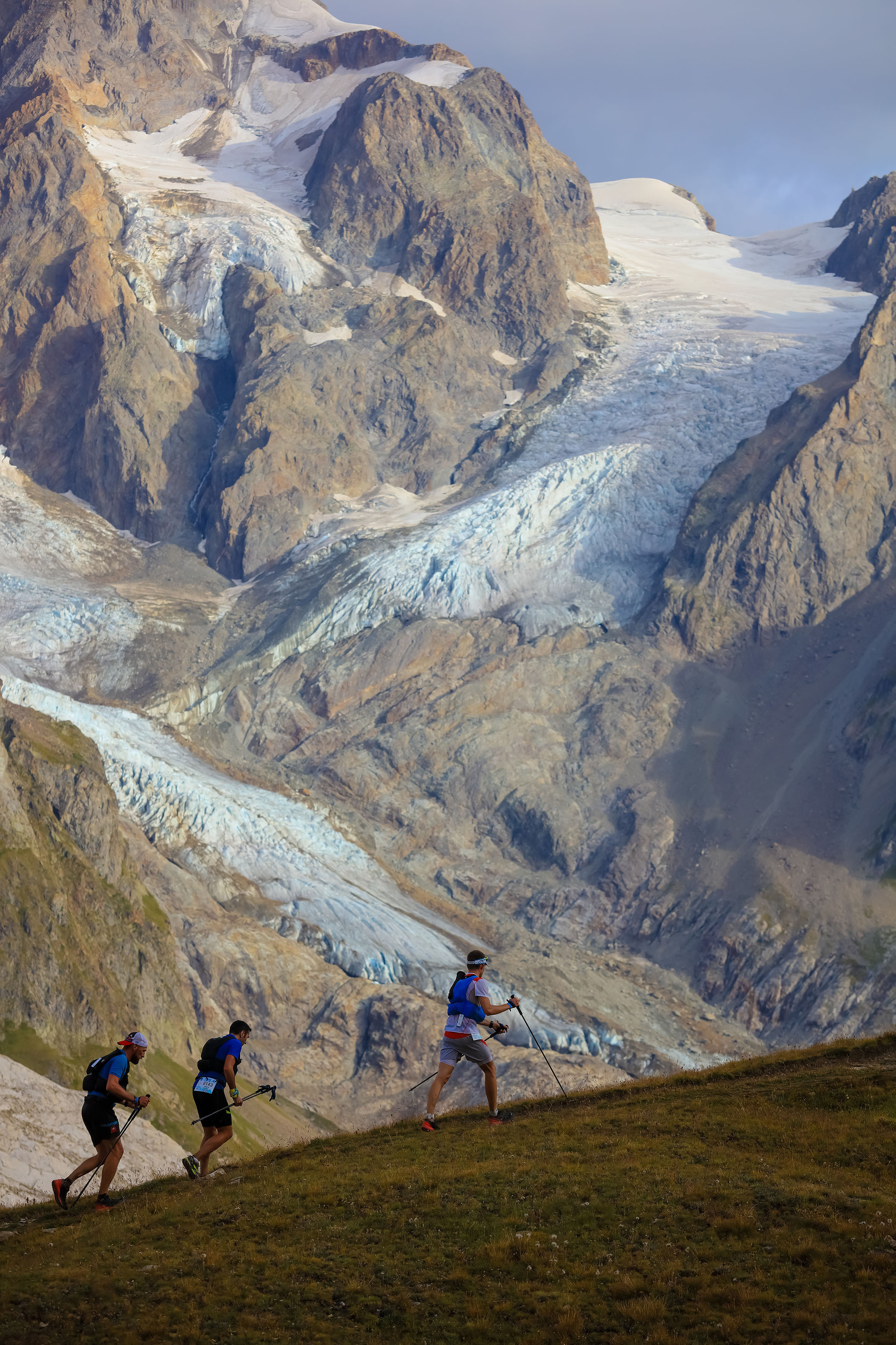 Am stat cu ochii pe Ultra Trail du Mont Blanc. Așa arată Golgota. Galerie foto spectaculoasă