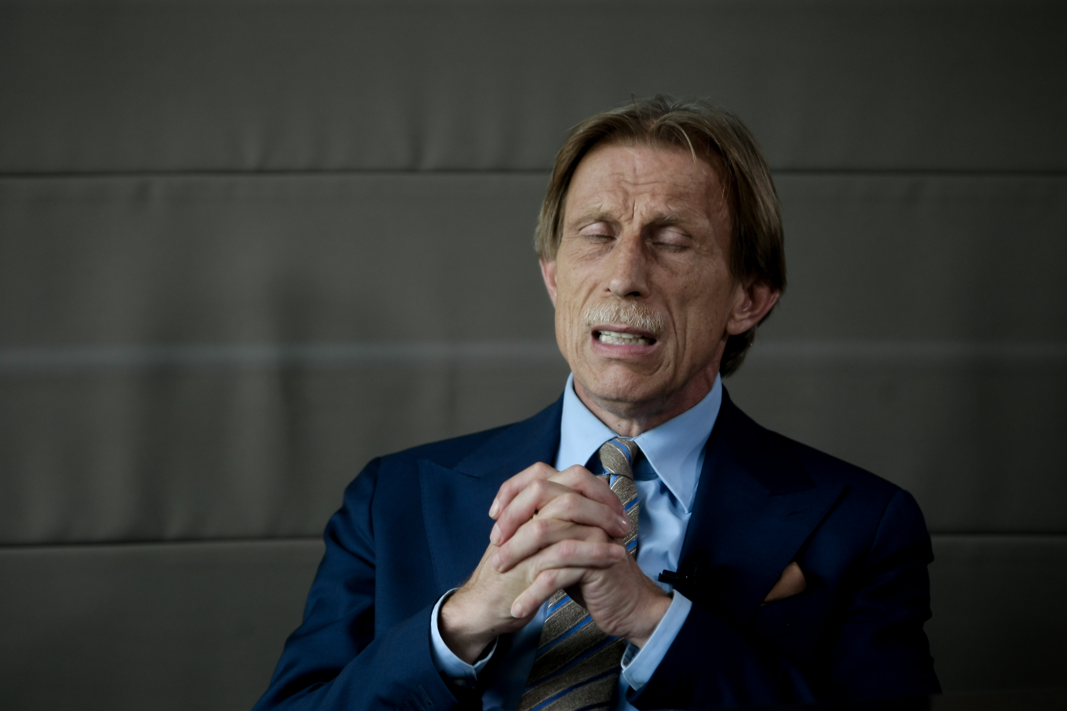 Neamțul Christoph Daum, selecționerul României, într-o confesiune sinceră: ”Viața e un dar pentru mine. Am avut o boală grea, dar am primit a doua șansă. Sunt norocos”. Cum pregătește debutul în preliminariile CM 2018 | EXCLUSIV&FOTO%VIDEO