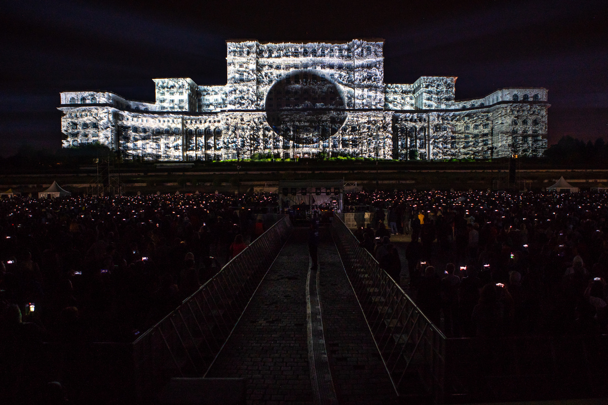 iMapp Bucharest 2021, evenimentul care luminează sâmbătă Palatul Parlamentului. Care e programul