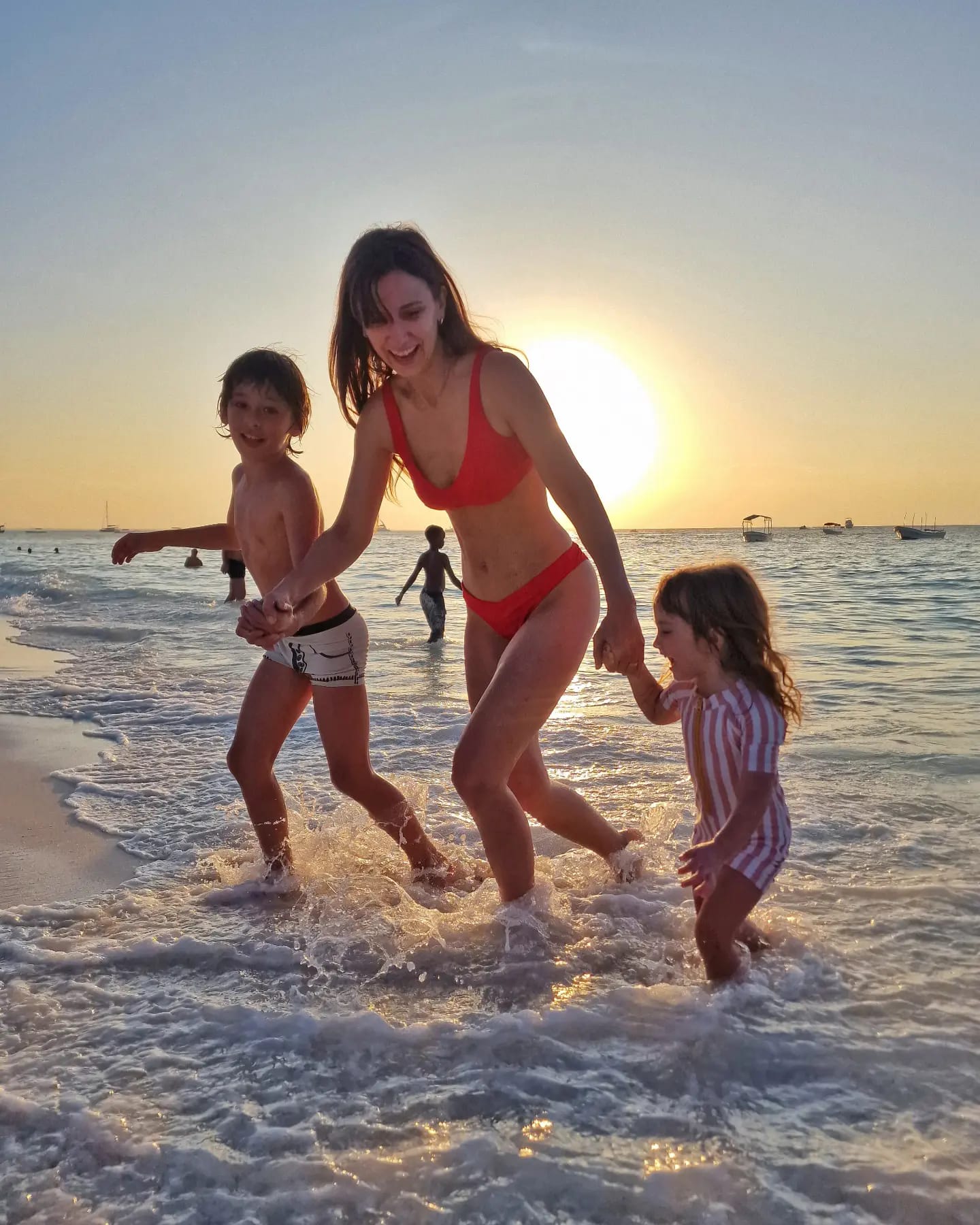 Dana Rogoz, oprită de Poliție în vacanța în Zanzibar: „Ne-au verificat actele”. Cum decurge plimbarea lor de familie