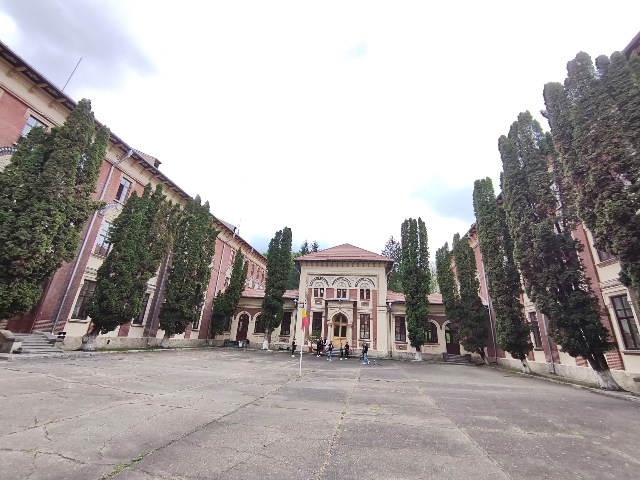 Povestea colegiului ridicat de regele Carol I la Câmpulung Muscel, pe locul unde trebuia să fie construit Peleșul 