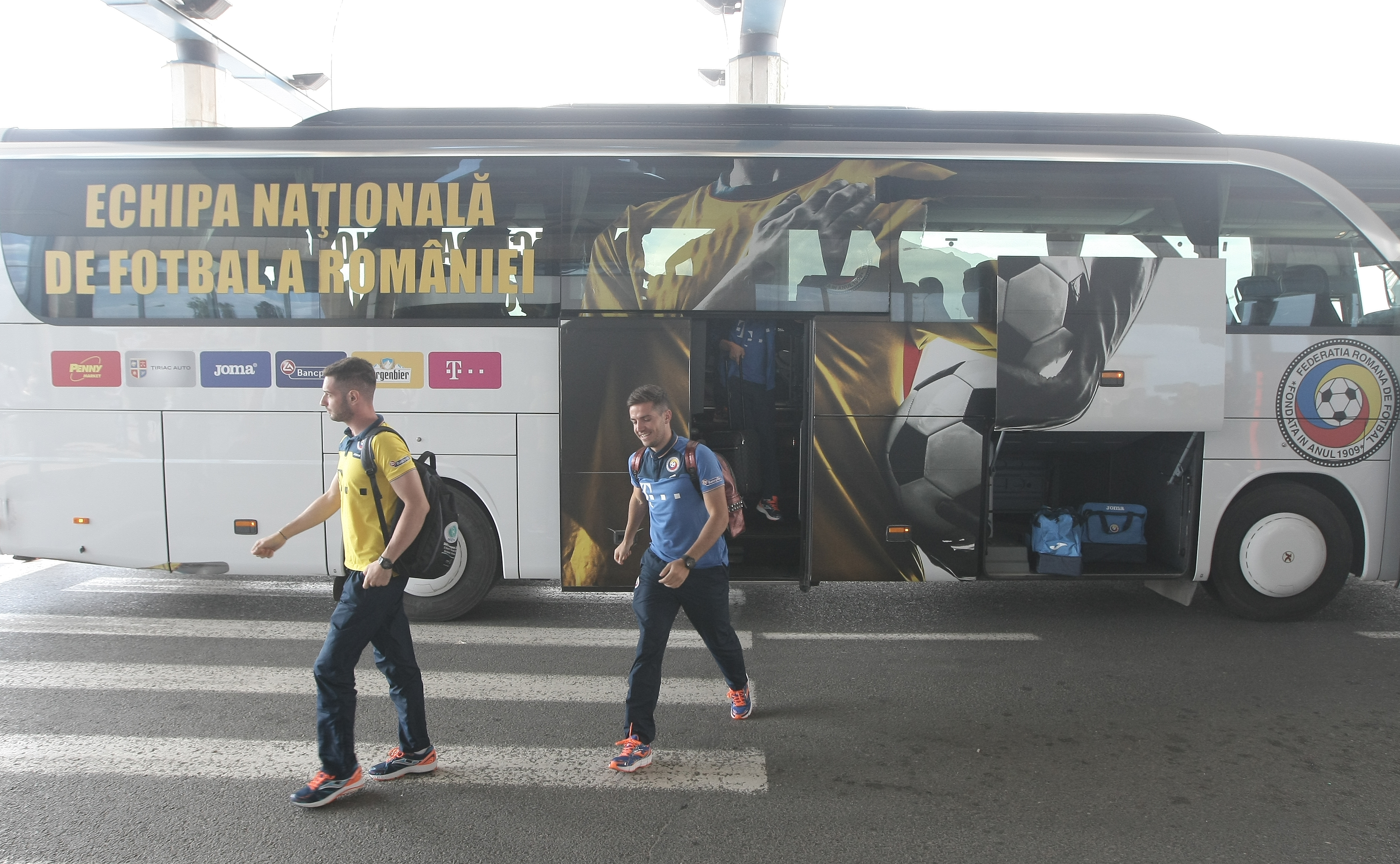 Anghel Iordănescu l-a luat pe Denis Alibec în cantonamentul din Italia. Selecționerul, absent | GALERIE FOTO