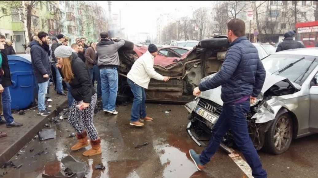Doi oameni au murit într-un accident în Iași. Alți doi, răniți de un șofer care a fugit de la fața locului