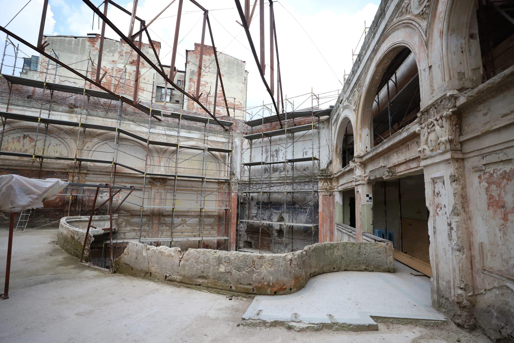 Am intrat pe șantier! Renaște cinematograful Marconi, monumentul istoric abandonat la Gara de Nord. Inaugurare specială cu șuncă, șpriț și țuică