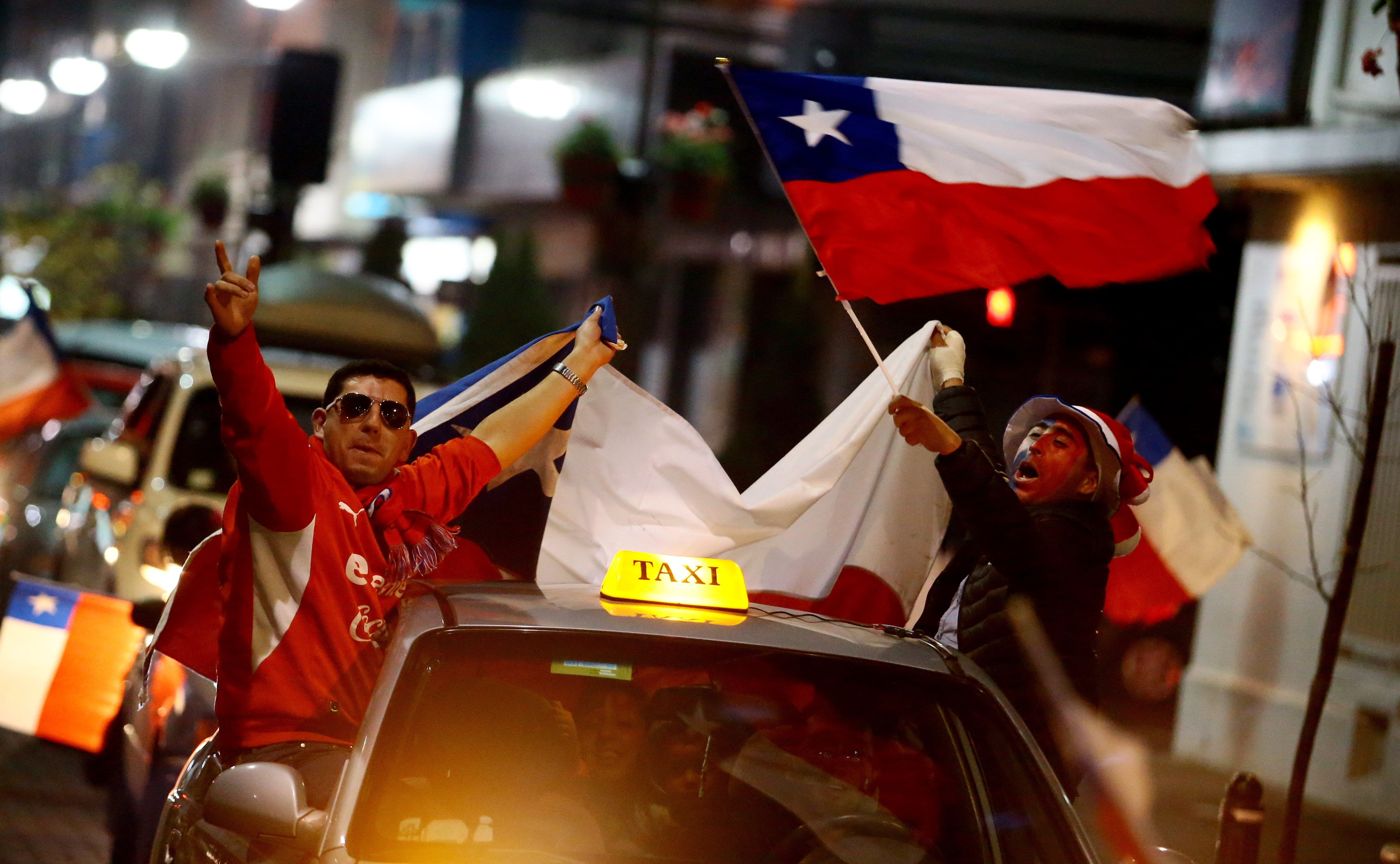 Chile s-a calificat în finala Copa America, graţie dublei lui Vargas. ^La noapte se joacă Argentina - Paraguay / GALERIE FOTO&VIDEO