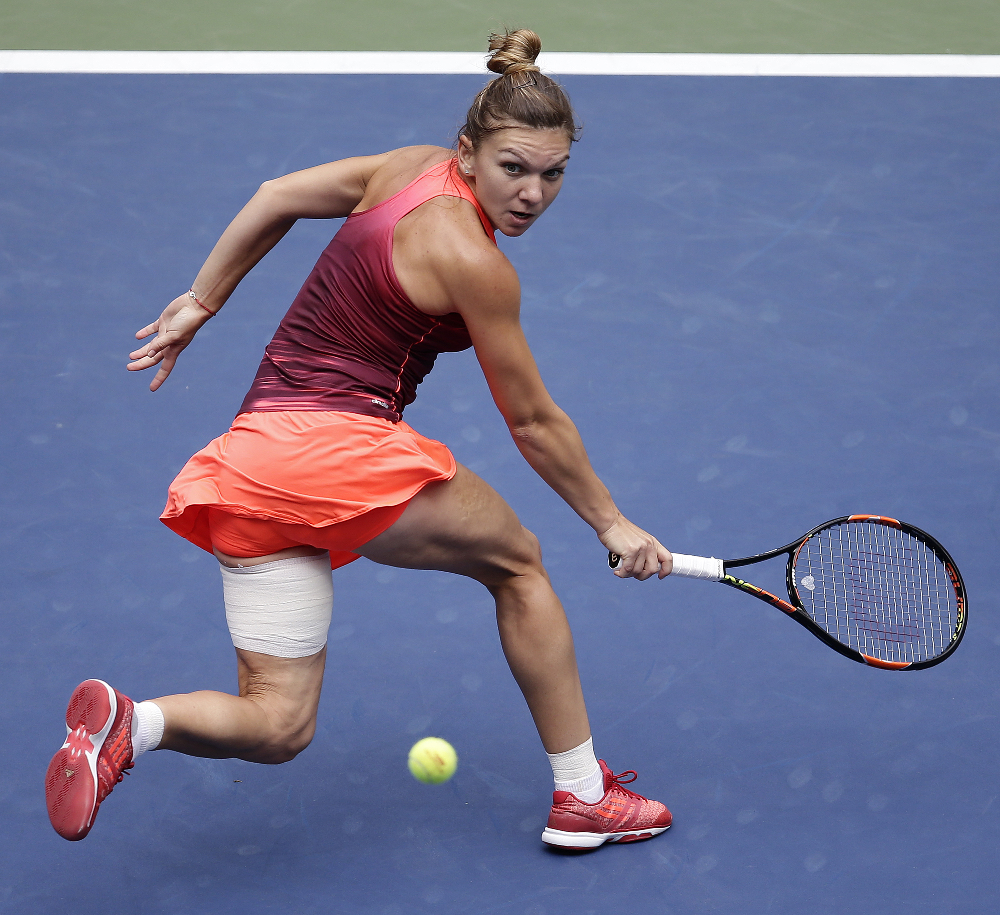Imagine șocantă cu coapsa care o chinuie de doi ani pe Simona Halep. Dezvăluiri din tabăra echipei României de Fed Cup: ”Simona a plâns toată seara după meciul cu Pliskova. Înaintea partidei cu Kvitova, nu putea să meargă”