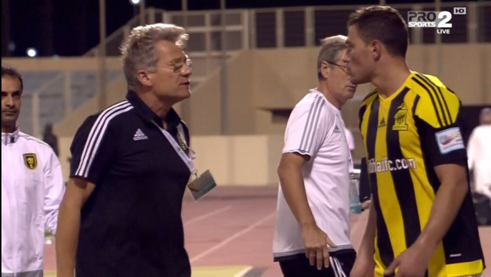 Boloni, scos din minţi de reacția unui fotbalist de la Al Ittihad. ^Fanii s-au enervat, după 1-1, în deplasare, și îi cer demisia / VIDEO
