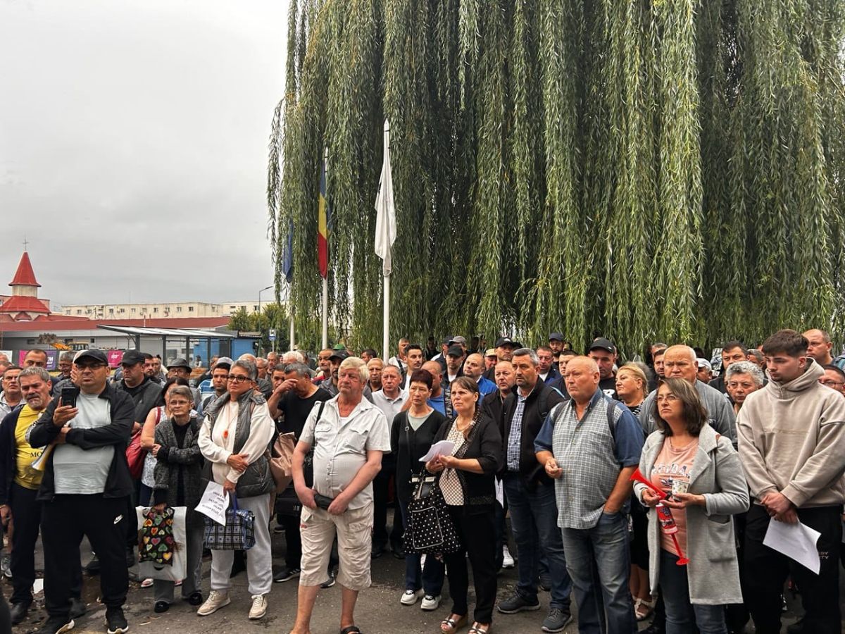 Grevă spontană la Carfil Brașov. „Azi plătim restanțele, dar lichidarea va întârzia”, spune directorul fabricii. Ce salariu are un angajat al uzinei care face drone militare