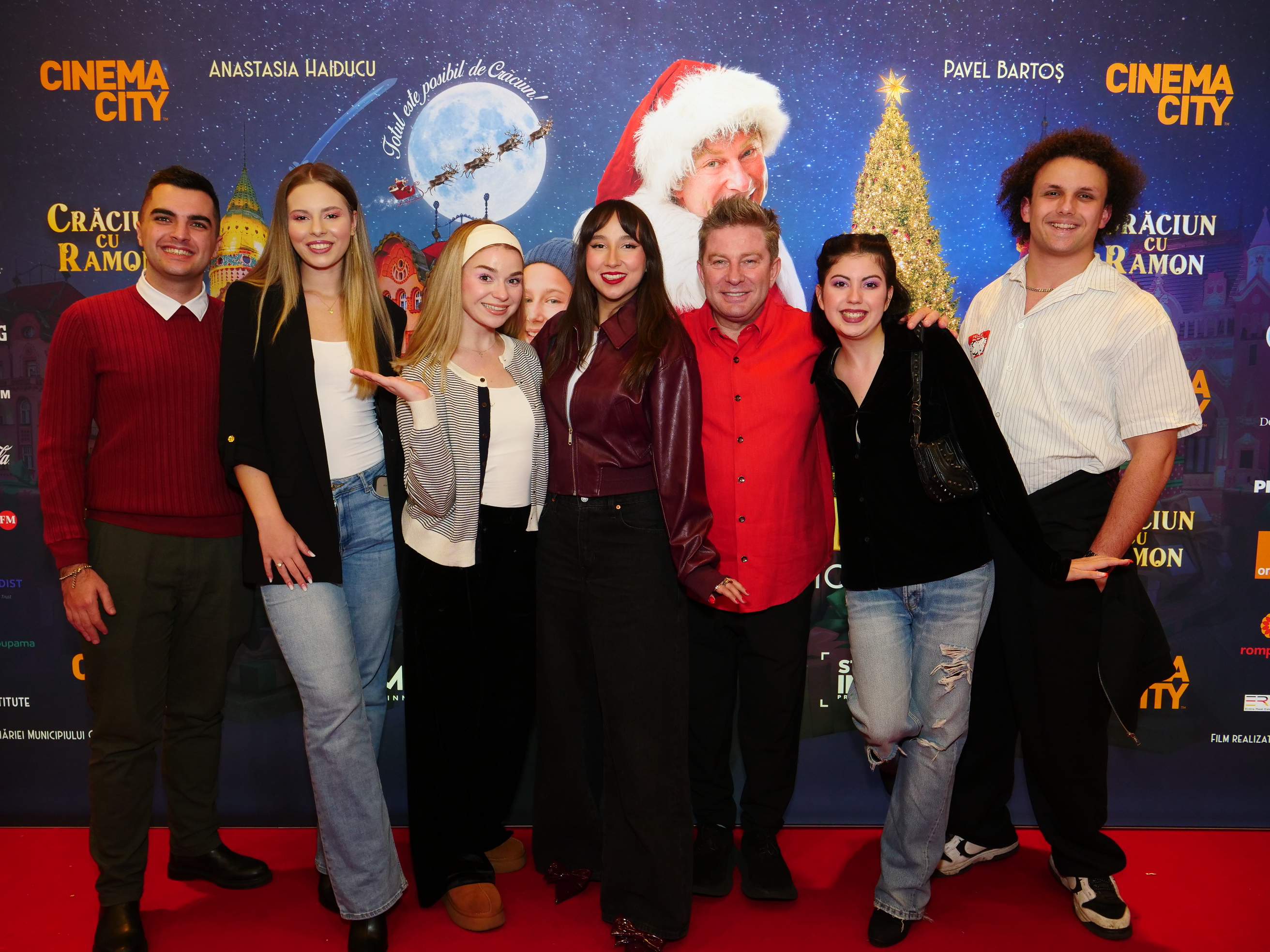 Cum au apărut Smiley și Gina Pistol la premiera de gală „Crăciun cu Ramon”, filmul lui Pavel Bartoș. Alături de cine au fost surprinși în sala de cinema