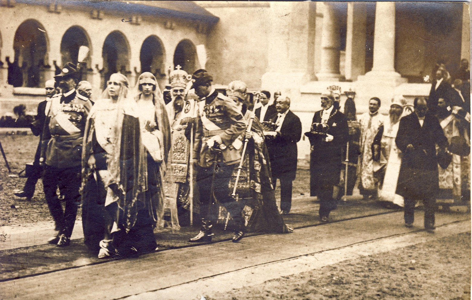 REPORTAJ/ Încoronarea din 1922 a Regelui Ferdinand și Reginei Maria, momentul în care lumea a privit spre România. Iată cât de fastuos a fost | DETALII și IMAGINI DOCUMENT