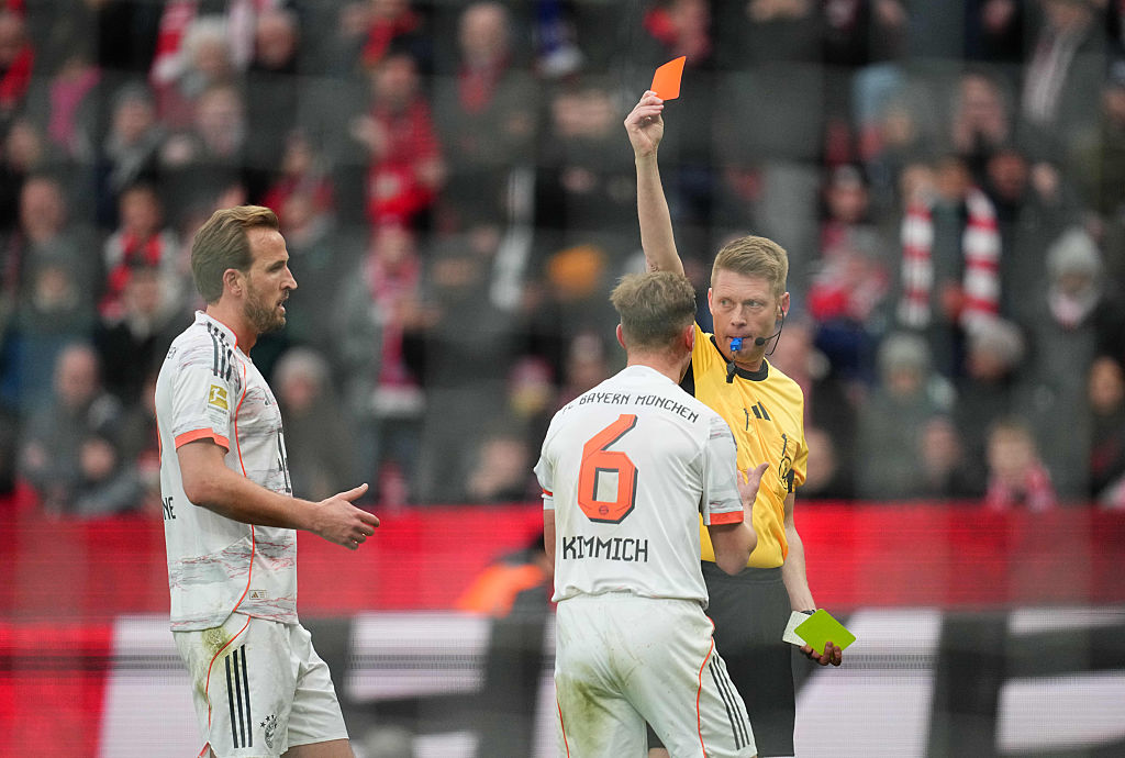 VAR-dráma a hajrában, kettős emberhátrány: szürreális meccset játszott a Bayer és a Bayern – videó