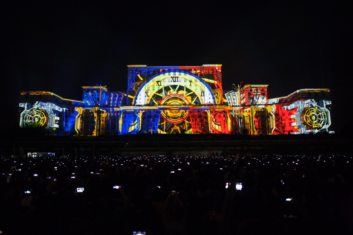 iMapp Bucharest 2021, evenimentul care luminează sâmbătă Palatul Parlamentului. Care e programul