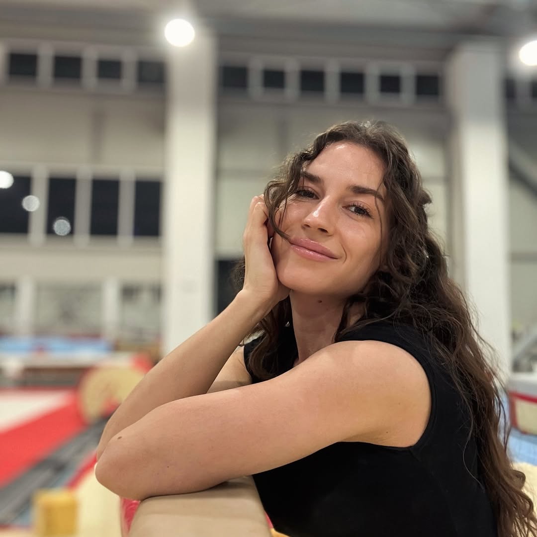 Cine e Andreea Munteanu, concurentă la Survivor România 2026. Fosta gimnastă a intrat în echipa Faimoșilor