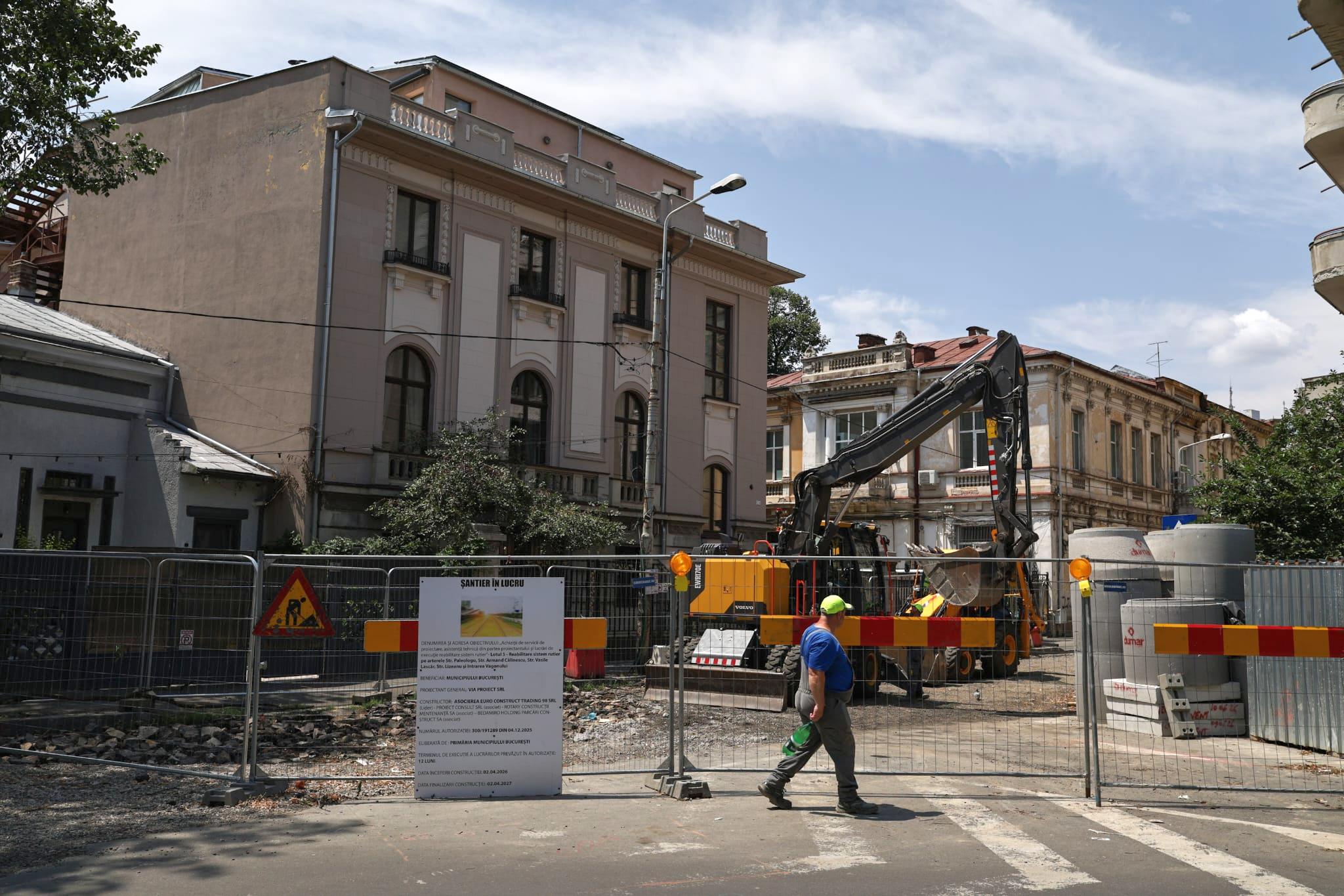 „Haos total! Tremură casa când trec utilajele”. Am mers pe șantierul STB să vedem cum se lucrează la schimbarea liniilor de tramvai