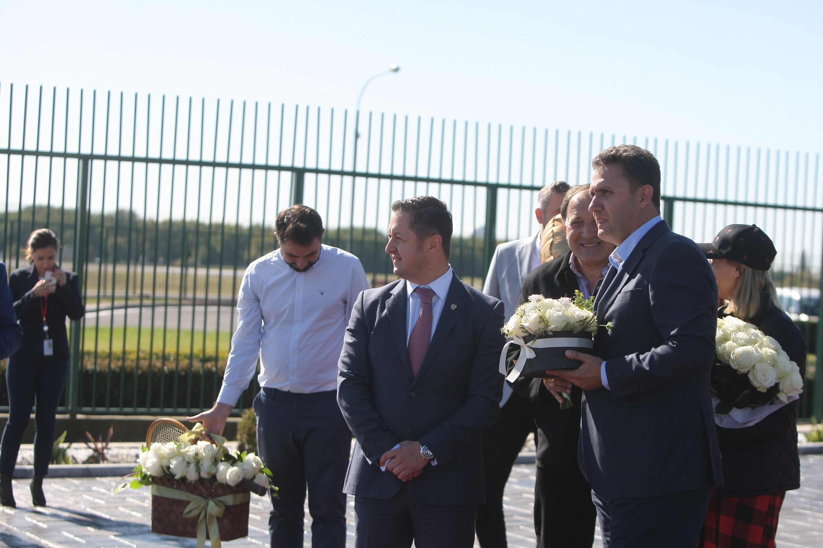 Simona Halep a revenit în România. ”După cum se vede, sunt emoționată”. Ce mesaj a bucurat-o în mod deosebit și cum o recompensează părinții / GALERIE FOTO și VIDEO