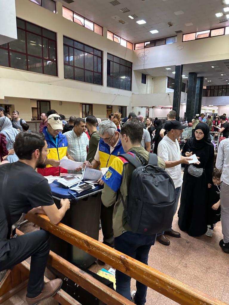 Primii români care au ieşit din Fâşia Gaza au ajuns la București. Urmează al doilea grup