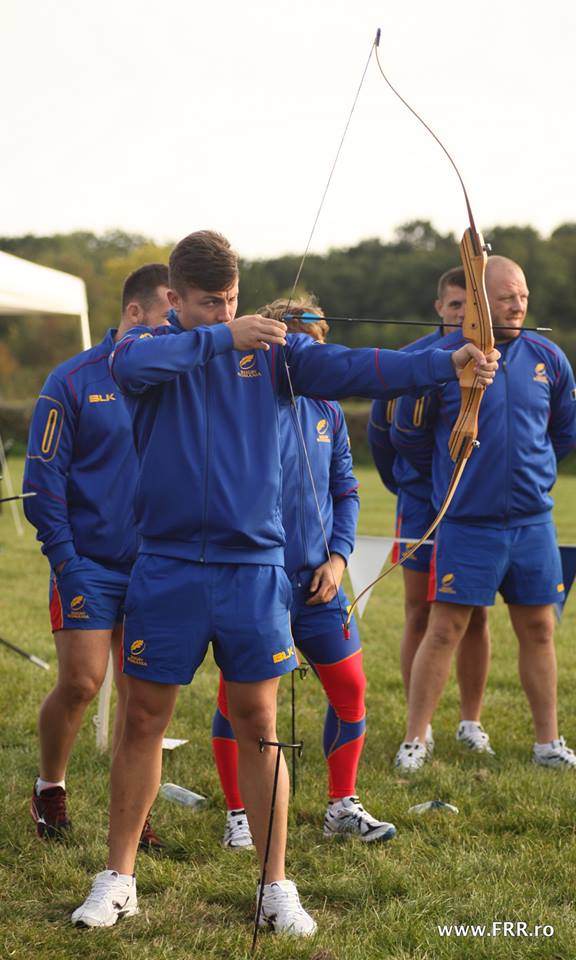 Stejarii s-au distrat tir cu arcul, tras la talere sau la tinţă fixă. ^Convocat în locul lui Ovidiu Toniţa, accidentat, Vlad Nistor a făcut primul antrenament la Cupa Mondială / FOTO&VIDEO
