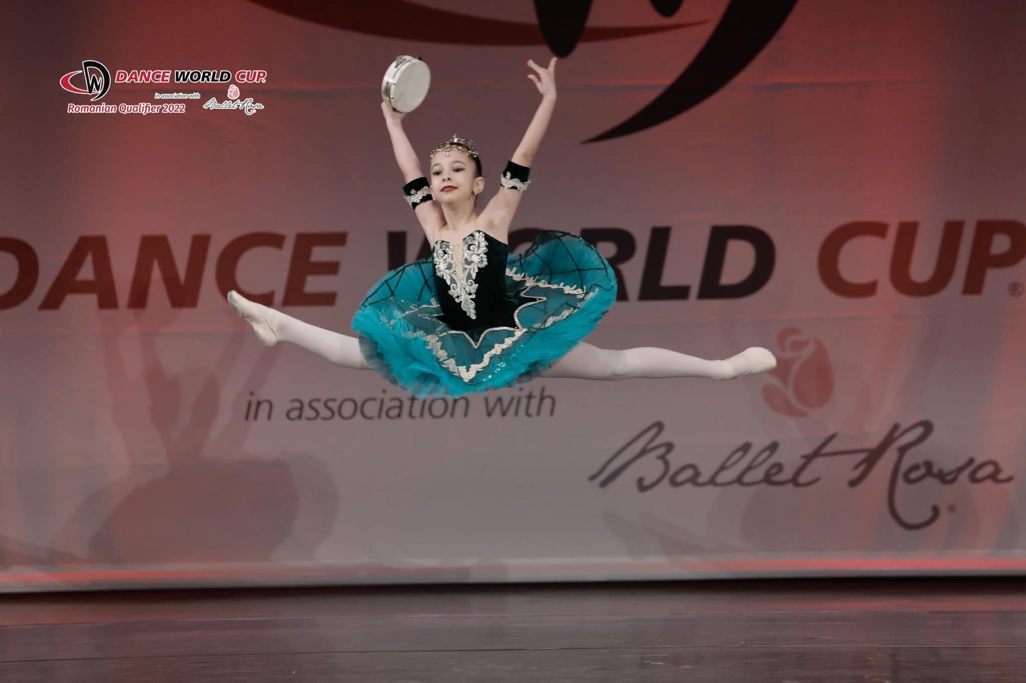 Povestea Antoniei Ursu, micuța balerină de 11 ani, calificată în finala Youth America Grand Prix din Texas. „În momentul în care încep să dansez, orice durere, orice gând sau emoție dispar, iar eu rămân doar cu muzica”