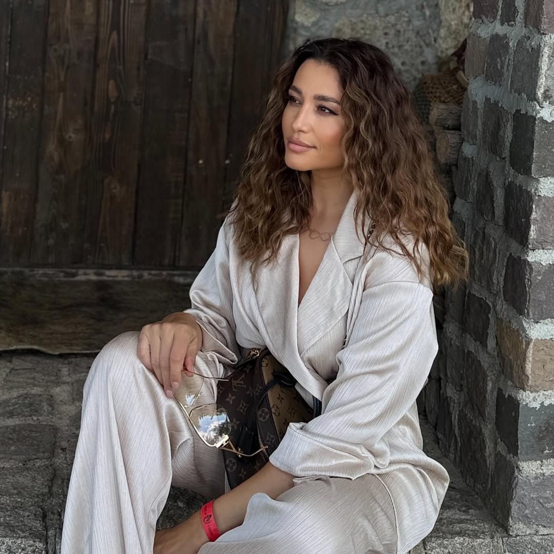 Prima imagine cu Claudia Pătrășcanu și iubitul ei. Mesajul emoționant transmis de artistă: „El ne poartă de grijă, cu răbdare și respect”