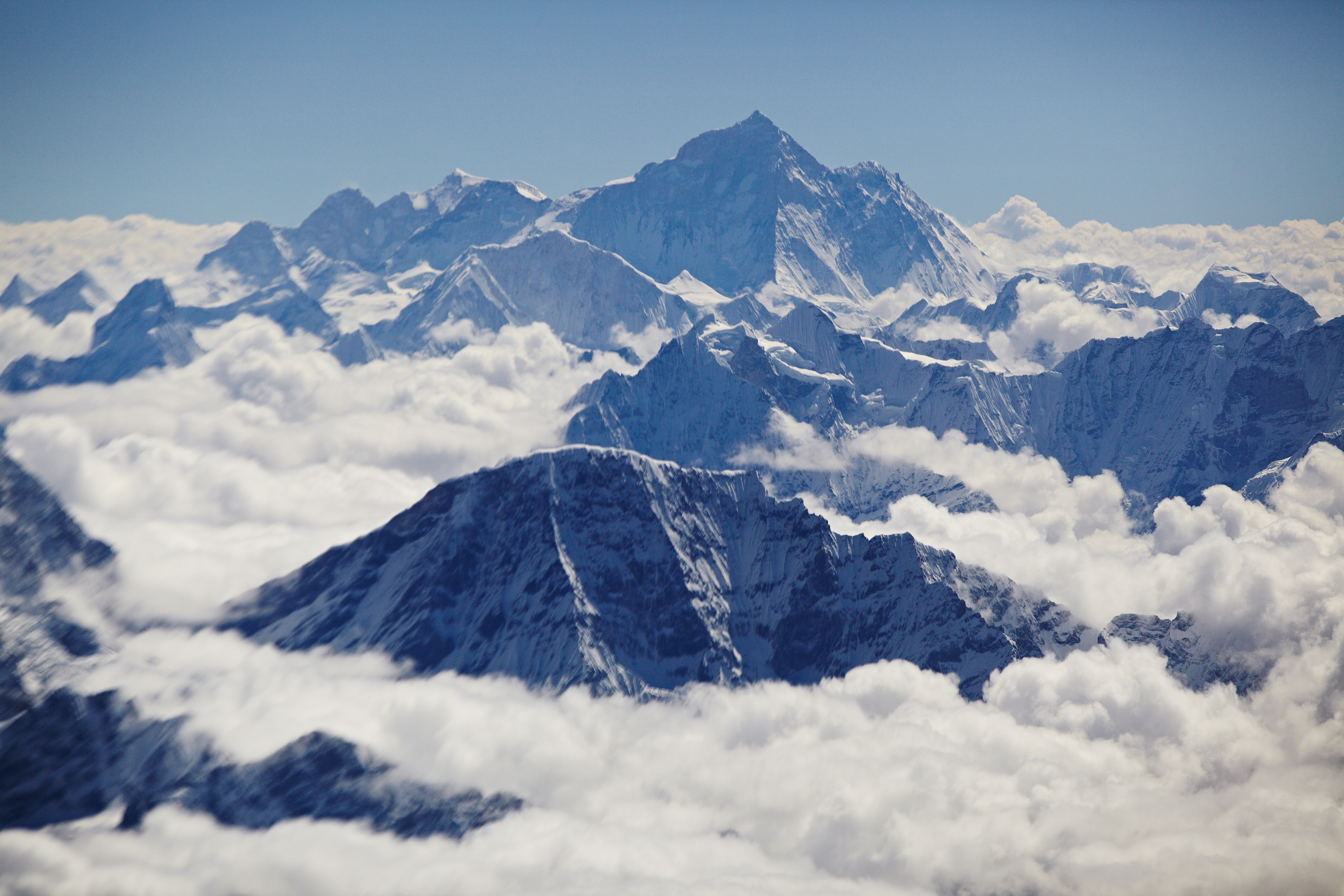Alex Găvan atacă în condiții extreme un vârf din Himalaya / FOTO & VIDEO