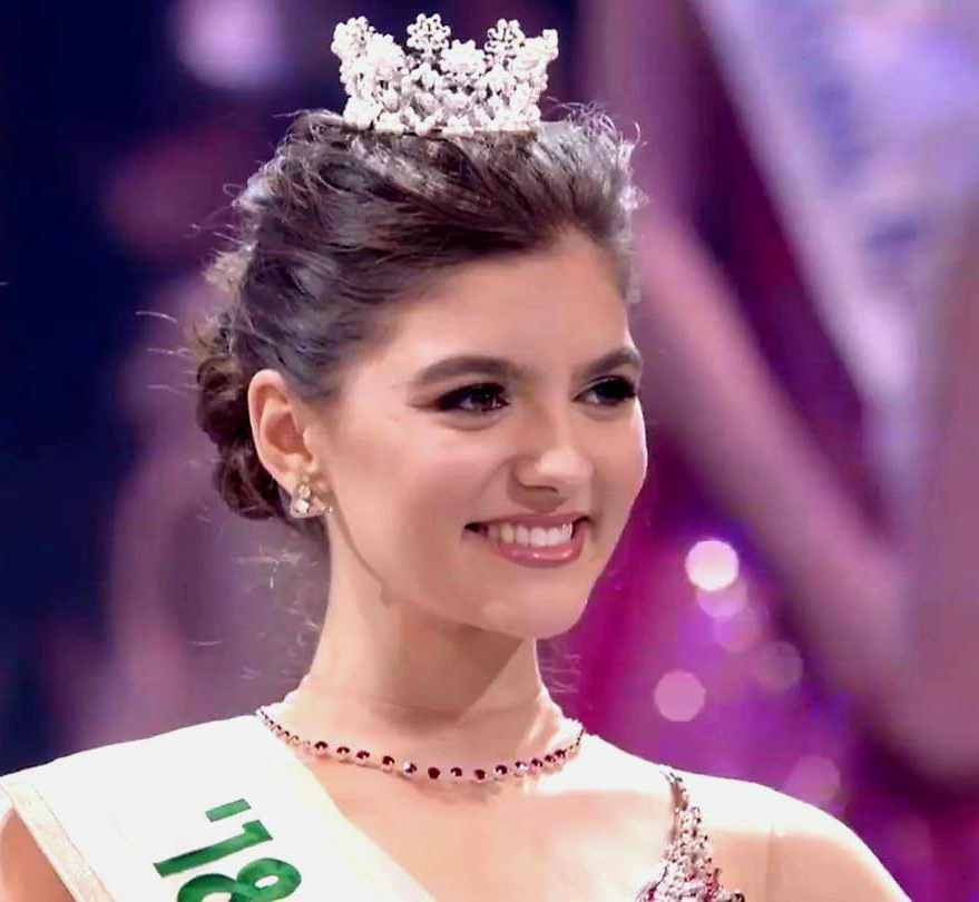 GALERIE FOTO/ O arădeancă de 19 ani a obținut locul 4 la Miss Internaţional, în Japonia. Bianca Tirsin a reușit performanța să se claseze în top 5 doi ani consecutiv