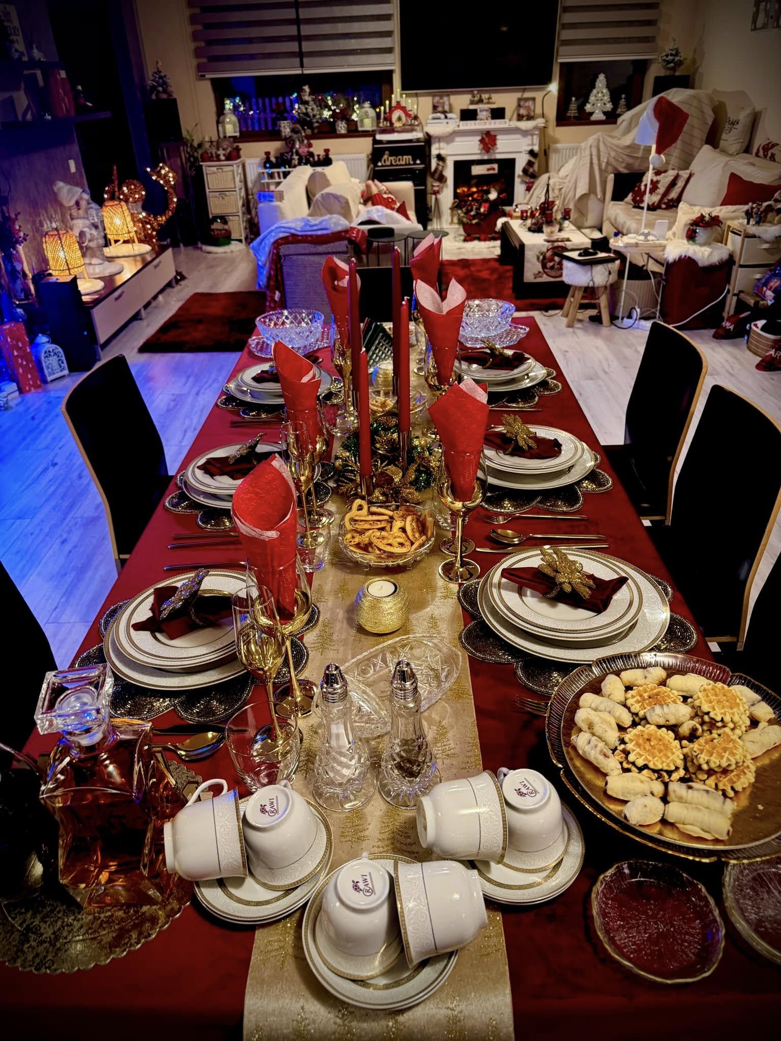 Imagini din casa în care locuiește Minodora. A decorat livingul în stil african: „Este încărcată cu pace și multă culoare”