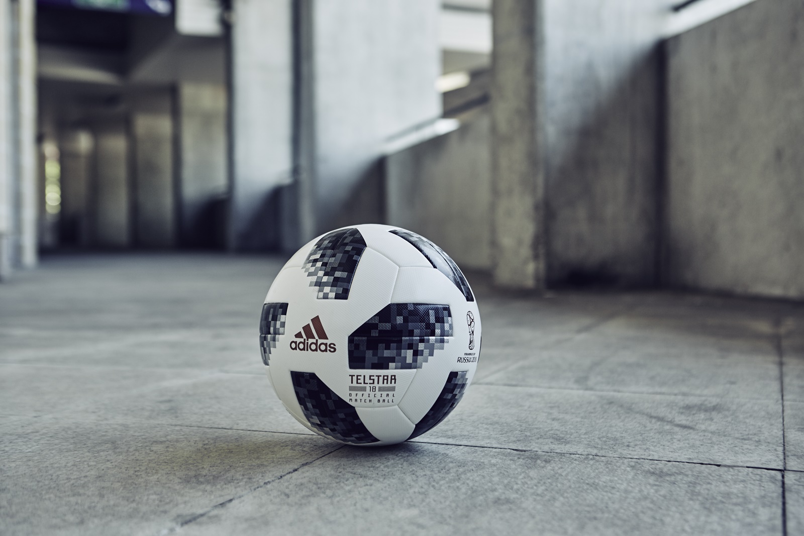 Mingea oficială a Campionatului Mondial 2018. Telstar 18 e balonul cu care se va juca în Rusia | FOTO