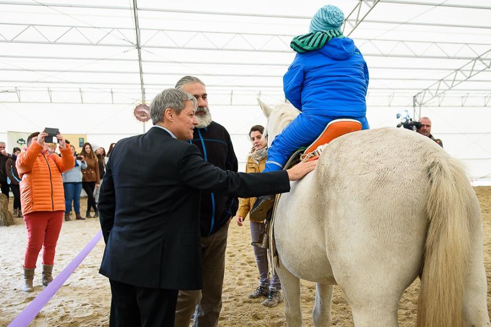 Atunci și Acum | Dacian Cioloș, inginerul agronom ajuns șef al Executivului, în prima guvernare tehnocrată a României