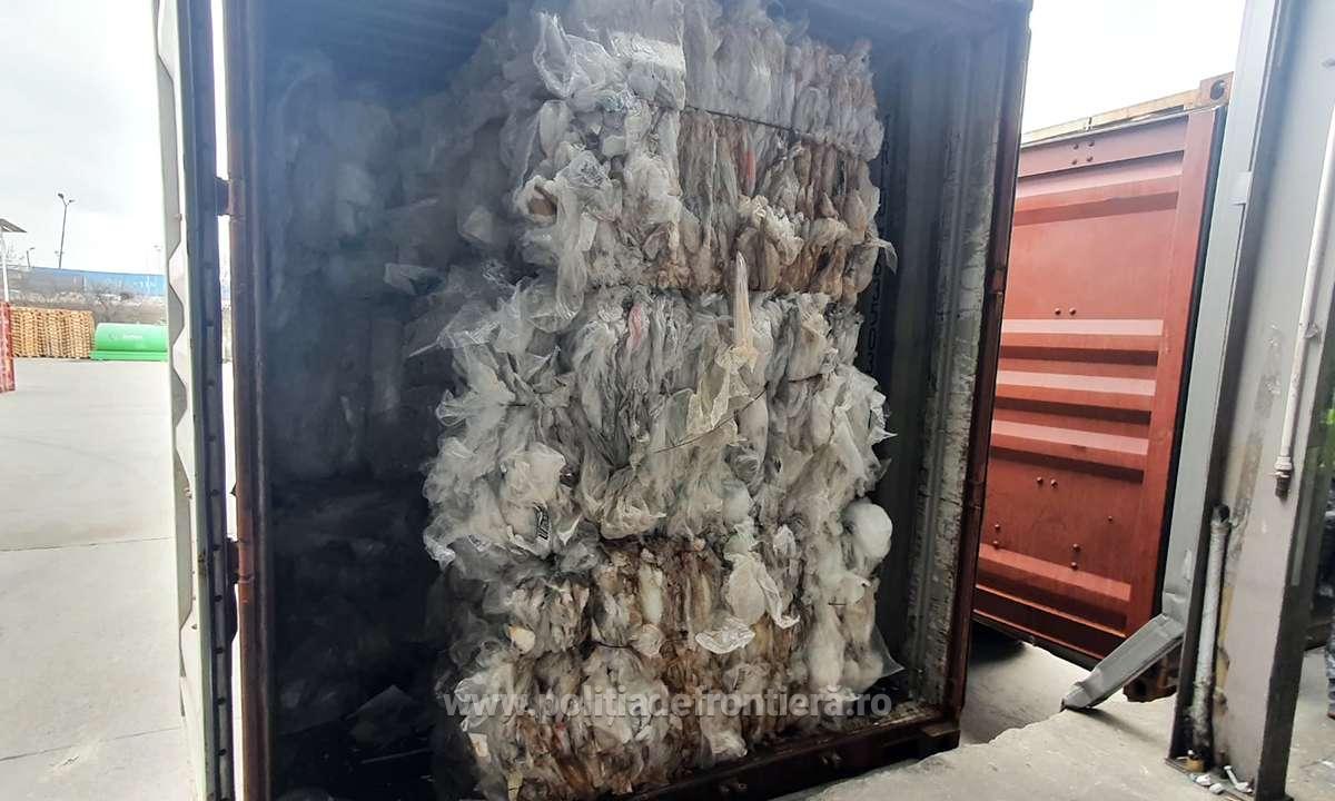 38 de tone de deșeuri de plastic, descoperite în Portul Constanța. Marfa era importată din Marea Britanie și a fost returnată