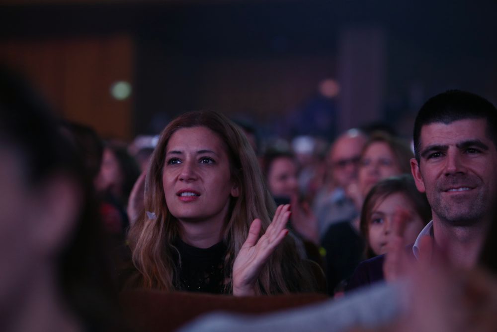 FOTO&VIDEO EXCLUSIV/”Aievea” la Sala Palatului. Surorile și nepoțelul Andrei au făcut galerie, părinții au lăcrimat!