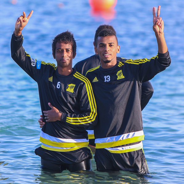 Victor Pițurcă scoate untul din fotbaliștii săi pe plaja din Dubai / GALERIE FOTO