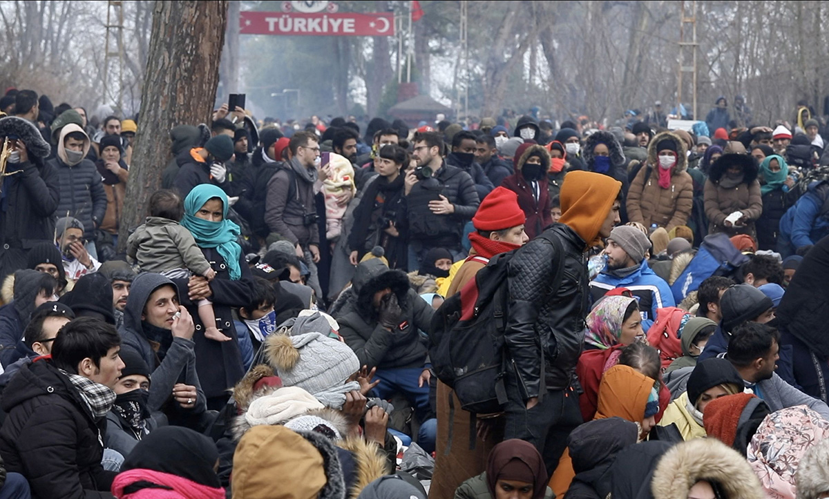 Corespondență de la granița Greciei cu Turcia. Reporterul Mircea Barbu, printre grănicerii eleni care încearcă să țină în loc 20.000 de migranți