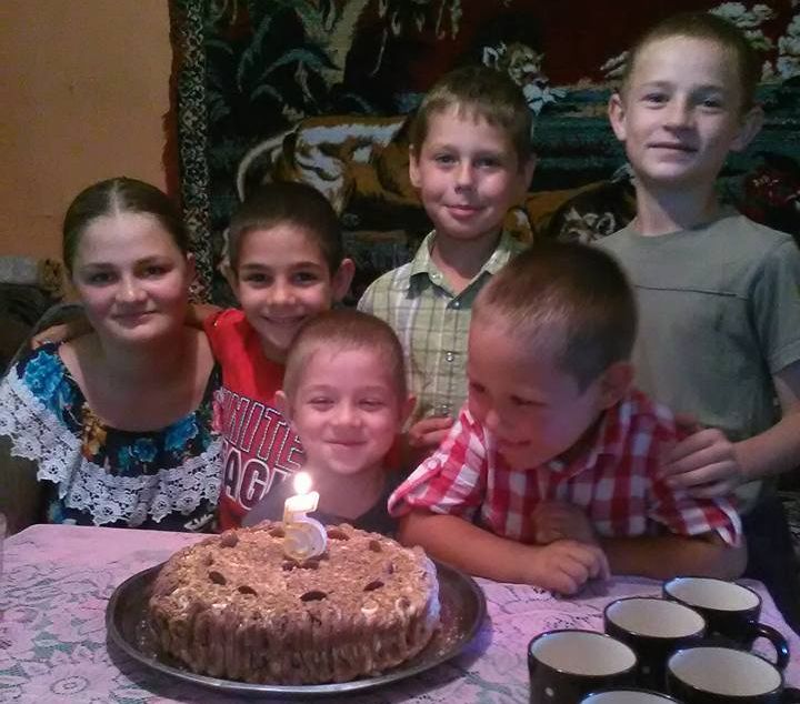 ROMÂNI AI NIMĂNUI. Familie cu nouă copii, lăsată fără alocație de primar. Edilul ia într-o lună cât li se cuvine lor într-un an! - VIDEO