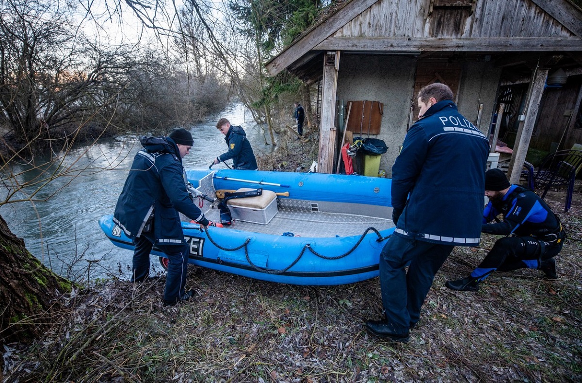 Fetița de doi ani a unor tineri moldoveni a fost găsită moartă într-un râu, îmbrăcată doar în pijamale. Familia locuia în casa unor prieteni, în Germania
