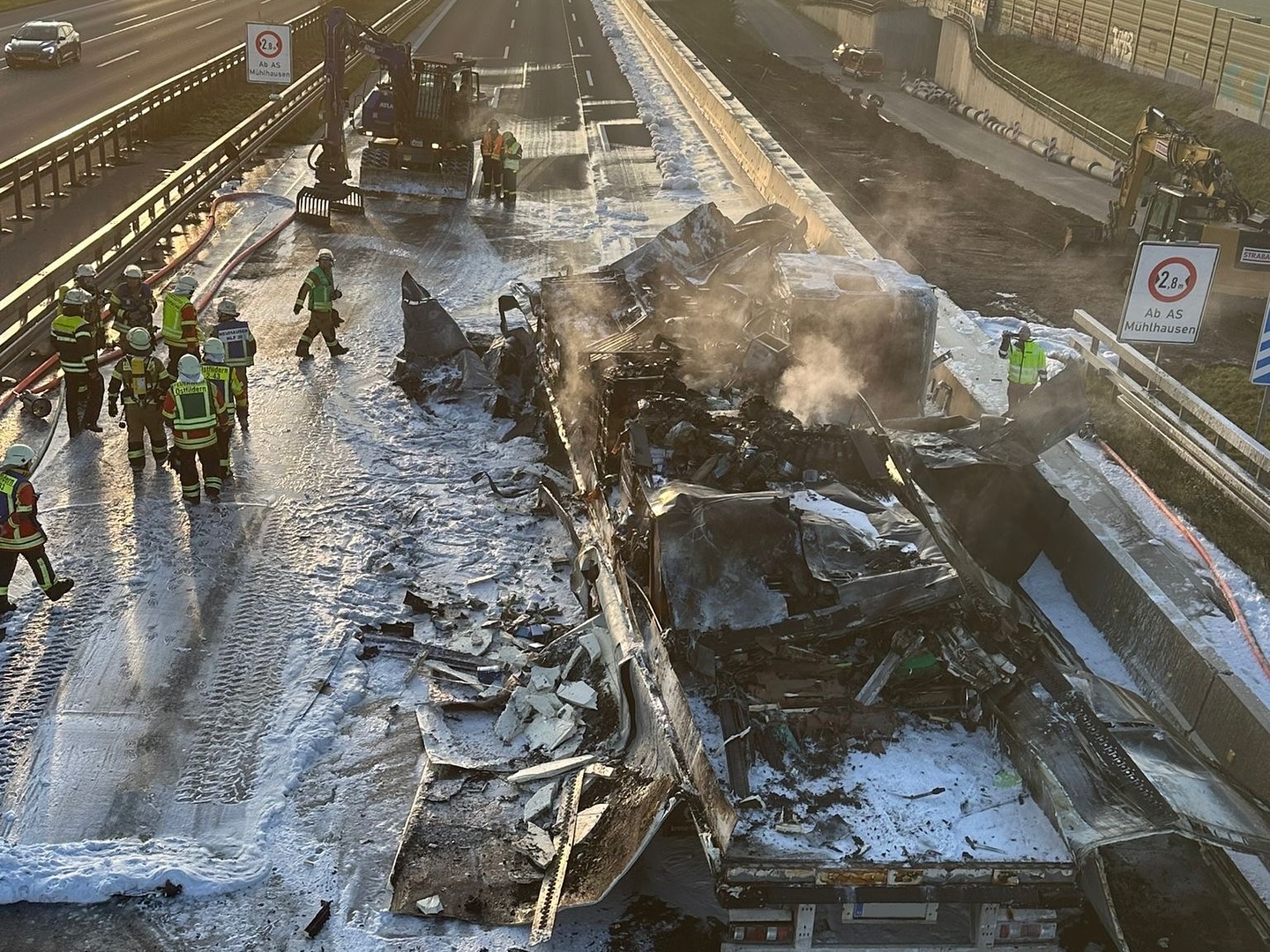 Șofer de TIR scos din cabina cuprinsă de flăcări și salvat de la moarte de doi tineri, în Germania: „Nu poți să-l lași acolo și să-l vezi cum arde”