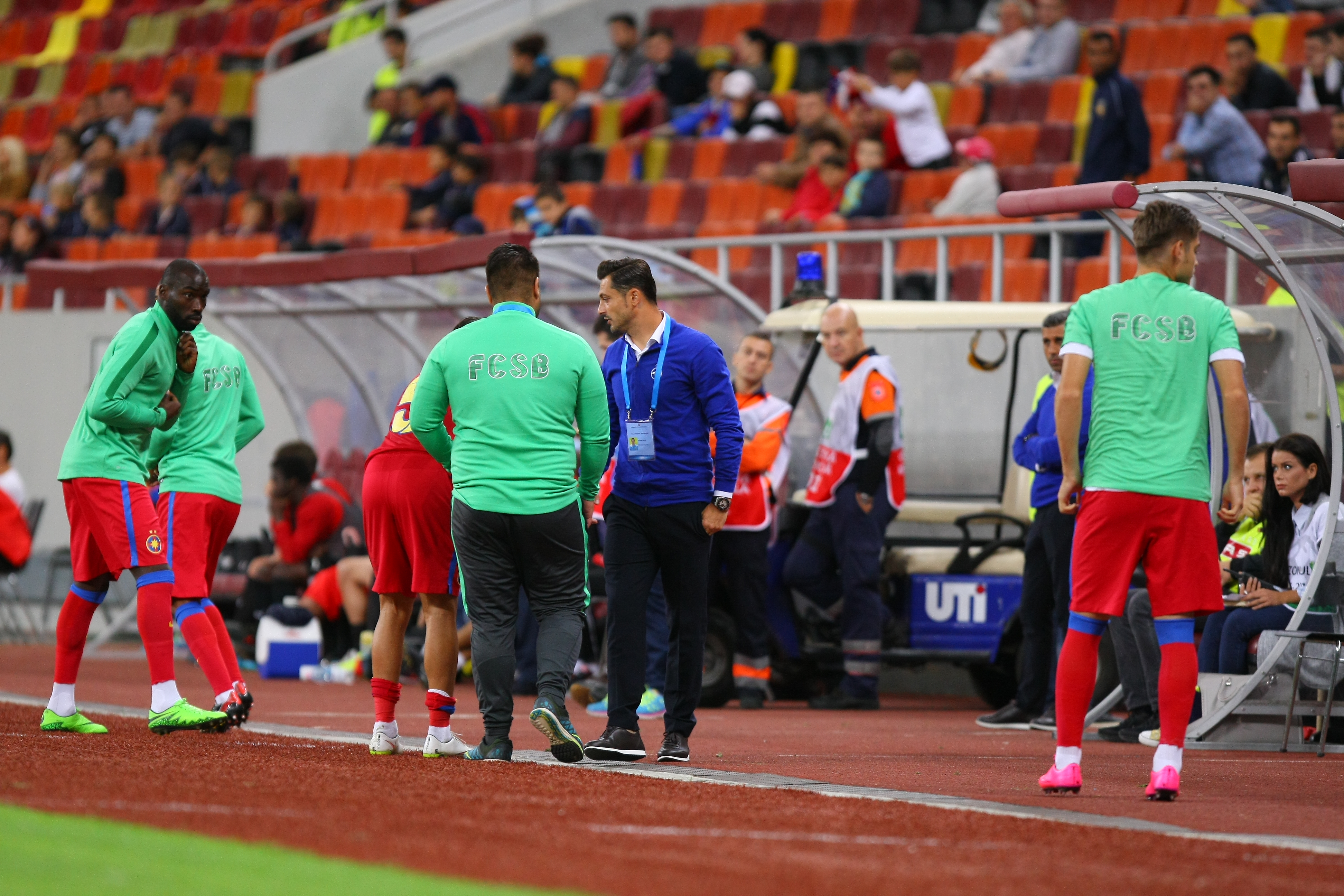 Liga I: Steaua - FC Voluntari 3-1. ^Hamroun, Chipciu și Stanciu l-au ridicat de pe bancă pe Rădoi, antrenorul fără licență al campioanei. Odată cu el, și pe ”principalul”-marionetă Țiți Dumitriu / GALERIE FOTO
