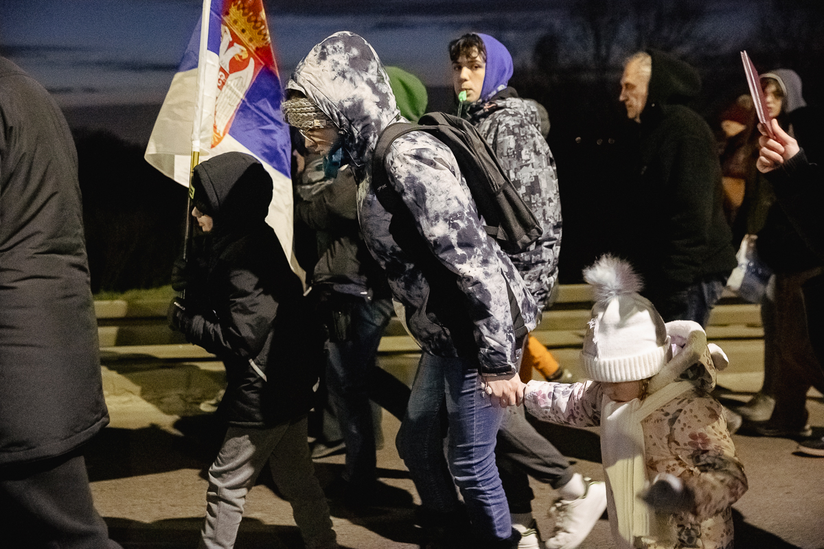 Blocadă pe un mare pod peste Dunăre din Belgrad. De aproape 4 luni, sârbii strigă „Corupția ucide!” | Video/Fotogalerie