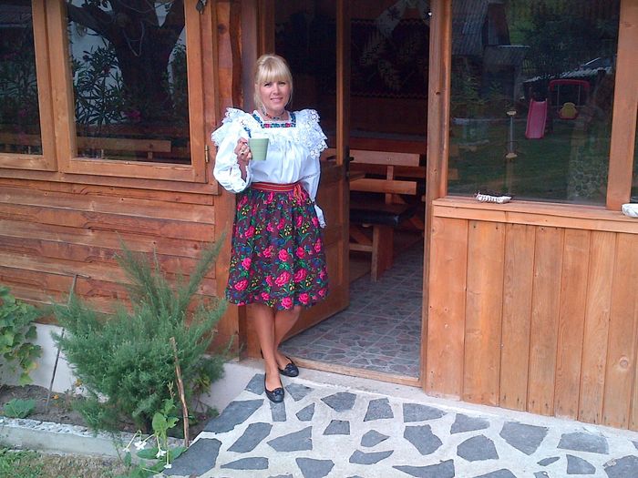 Ia tradițională românească, promovată de politicieni. Cum a ajuns costumul popular să fie admirat în toată lumea